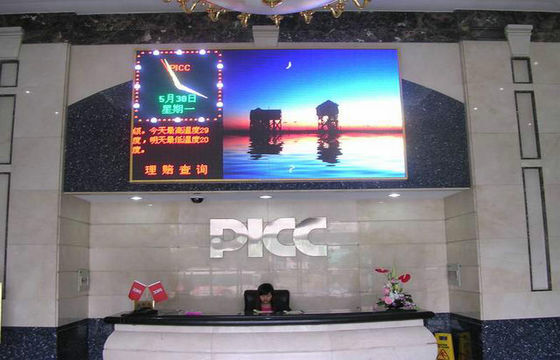 Bon prix RVB 3 en 1 affichage à LED polychrome d'intérieur sans couture de SMD P4, écran mené de TV en ligne
