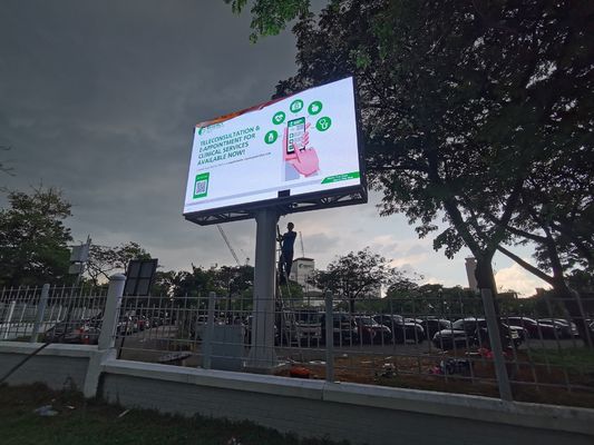 Écran LED couleur extérieur pleine P10 7000 nits avec large distance de visualisation, conception d'affichage publicitaire extérieur