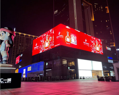 Écran LED couleur extérieur pleine P10 7000 nits avec large distance de visualisation, conception d'affichage publicitaire extérieur