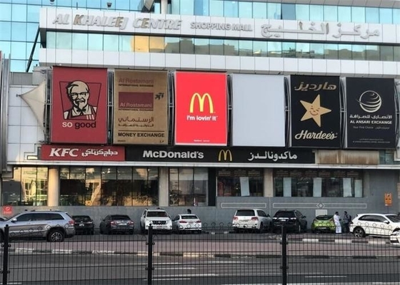 Densité de pixels 3906 points / mètre carré Publicité en couleurs complètes LED Écran en aluminium à moulage sous pression Panneau d'affichage Cas imperméable à l'eau en acier