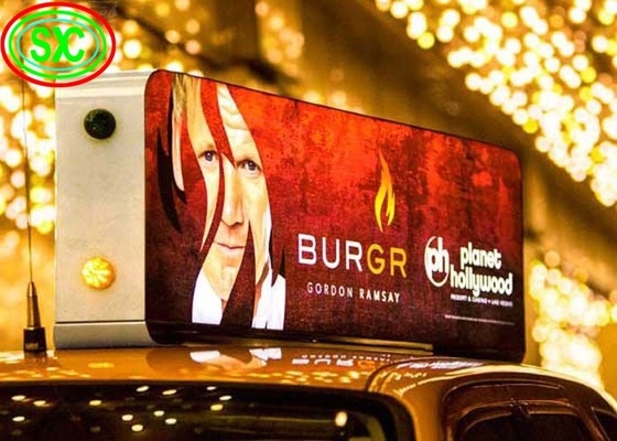 Affichage de panneaux de signalisation LED de voiture en plein air en couleur P5 avec écran vidéo LED avec armoire en aluminium