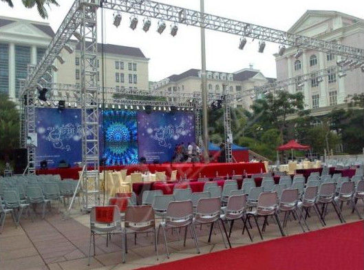 Écran LED vidéo extérieur P8 luminosité 7000cd 3840Hz Grand écran IP65  Écran d'affichage LED de stade P1.25 COB