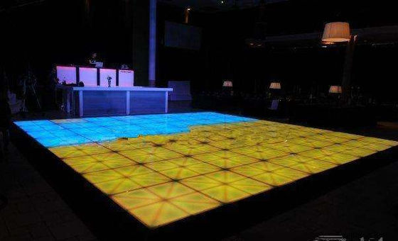 Bon prix Effets 3D 10000 pixels RGB Portable Led Dance Floor Ip34 Niveau de protection Portable Led Dance Floor en ligne