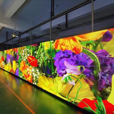 Bon prix Tableau d'affichage LED à couleur complète 84*84 Densité de points 112896 Points/m2 Affichage publicitaire haute définition en ligne