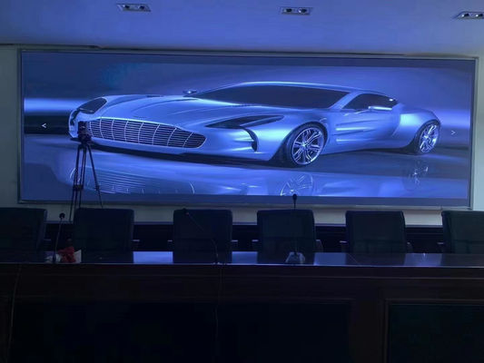 Affichage LED à couleur complète à l'intérieur avec une compatibilité multimédia complète et une synchronisation du contenu en temps réel avec le PC