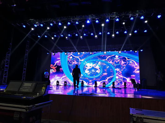 Écran LED intérieur couleur offrant des taux de rafraîchissement élevés de 3840 Hertz pour un affichage vidéo sans scintillement et fluide