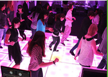 Disco en couleur, tapis de soirée éclairant la piste de danse, panneaux LED P4.81 pour les mariages