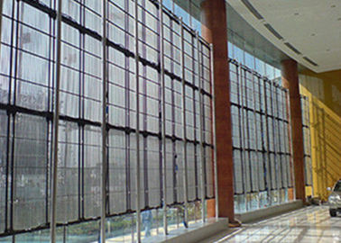 Centre commercial mode pleine couleur P3.91-7.82 Écran LED transparent Mur de rideau en verre