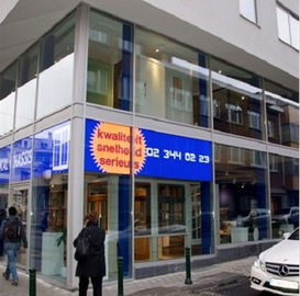 Écran en aluminium à mousse à LED pour la publicité extérieure 27777 points/m2 3 ans de garantie