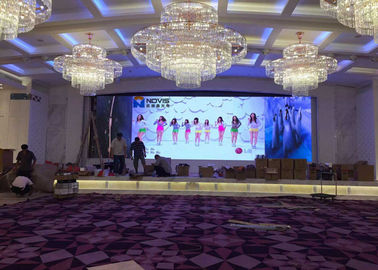 Location d'écran HD 1R1G1B intérieur en aluminium coulé sous pression P4 LED Display Board LED Video Wall