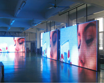HD Armoire en aluminium sous pression Location d'écran petit emplacement P1.923 Écran publicitaire LED Projection de film