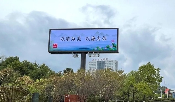 Full Color Outdoor Led Advertising Screens P4 SMD 3535 cabinet en fer étanche, taux de rafraîchissement 3840 Hz