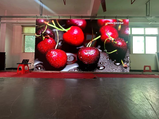 Panneau murale d'affichage vidéo à micro-LED en couleur P2 film intérieur de location pour l'écran publicitaire de concert de scène