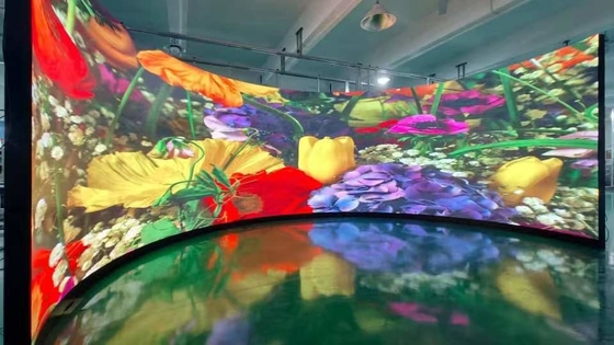 Panneau murale d'affichage vidéo à micro-LED en couleur P2 film intérieur de location pour l'écran publicitaire de concert de scène