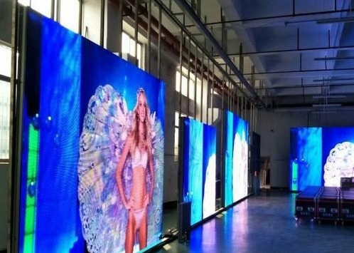 Densité de pixels 3906 points / mètre carré Publicité en couleurs complètes LED Écran en aluminium à moulage sous pression Panneau d'affichage Cas imperméable à l'eau en acier