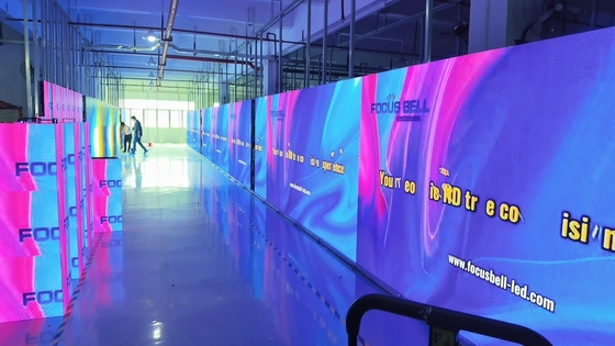 Écran LED en aluminium moulé à la main personnalisé à pleine couleur 2500 CD/m2 Écran publicitaire LED intérieur