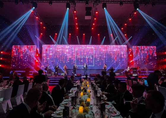 Écran de sport en plein air à couleurs complètes Écran LED P10 Stade de football IP65 Grand écran Ultra HD Armoire en fer