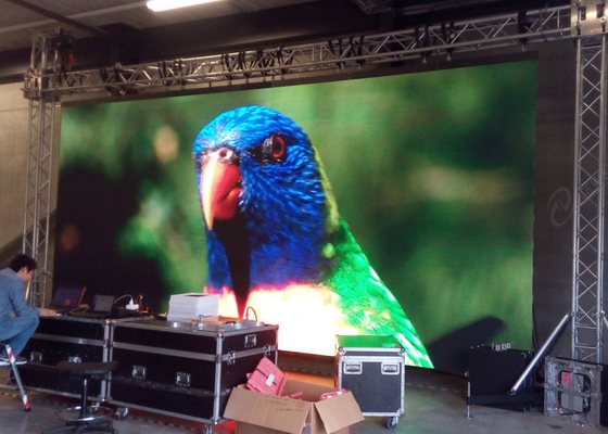 Écran d'aluminium sous pression personnalisable HD P2 Affichage LED couleur complète LED Panneau d'affichage avant / arrière