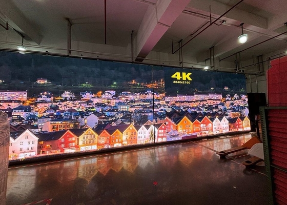 Écran en aluminium sous pression publicité vidéo HD pour l'église de mariage de la gare 9500K P4.81 Écran LED transparent