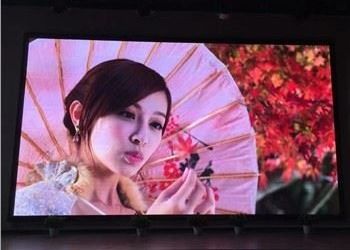 Écran d'affichage à LED à couleur complète ultrafin SMD P2 pour salles de mariage sur scène