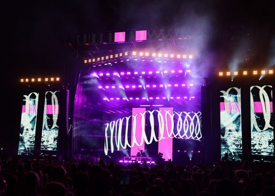 Bon prix P2.6 P3.91 P4.81COB Écran LED extérieur Publicité Location Panneau d'écran LED intérieur Mur vidéo Pantalla en ligne