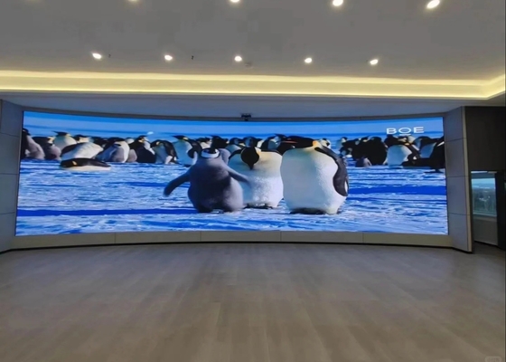 Écran de mur vidéo LED intérieur P4 couleur complète Économie d'énergie pour la salle de réunion de l'église