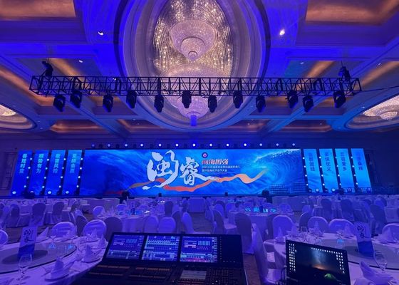 Écrans de location en aluminium moulé sous pression Prix d'usine Écrans LED HD polyvalents pour salles de réunion, églises et mariages COB P1.25