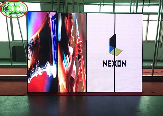 Les puces LED SMD2121 et la configuration de couleur 1R1G1B dans un écran d'affichage LED commercial personnalisable pour l'acheteur B2B