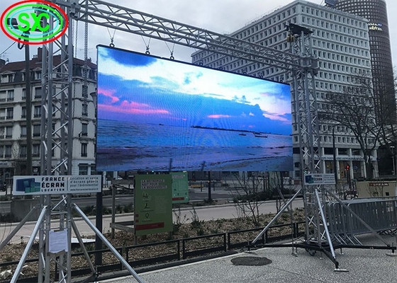 Idéal pour les concerts, les décors, les compétitions, les écrans LED suspendus haute résolution