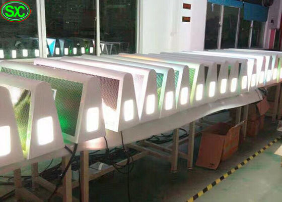 P5 doublent le signe mené par taxi latéral pour l'écran de visualisation mené par voiture imperméable de signe de voiture