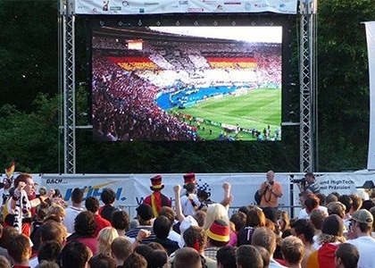 Convient pour les stades de sport et les événements sportifs Entretien avant Grand angle de vision P10 LED Video Wall HD