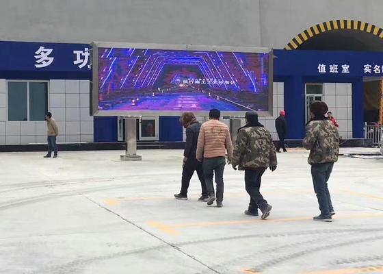 Convient pour les stades de sport et les événements sportifs Entretien avant Grand angle de vision P10 LED Video Wall HD