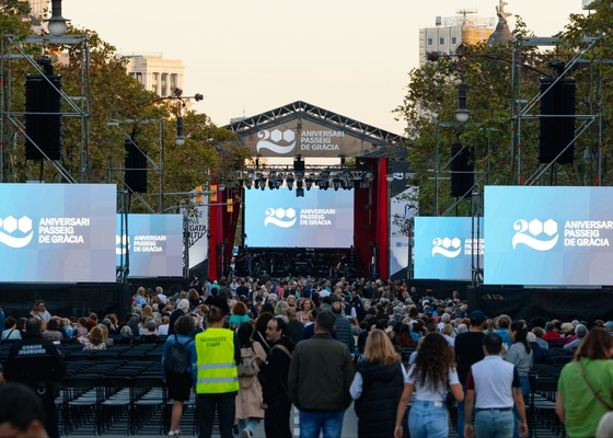 Écran de location extérieur Écran courbe Écran imperméable à l'eau Vidéo en couleur complète 640*640mm Écran d'affichage LED publicitaire P5