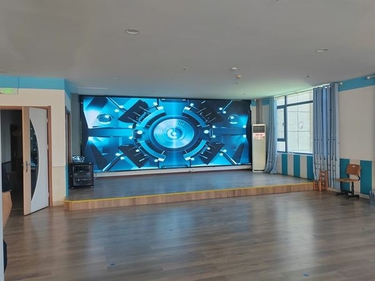 P3 Affichage LED à couleur entière suspendue à l'intérieur 2500nits Luminosité Panneau d'affichage LED