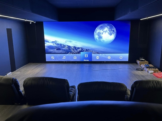 Écran incurvé ultra-clair à haute fréquence de rafraîchissement 400x300 mm Affichage de l'armoire LED, trois en une couleur complète