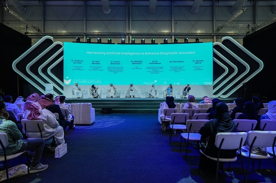 Écran de location personnalisable RGB intérieur Full Color LED Display HD Écran de location P4 LED