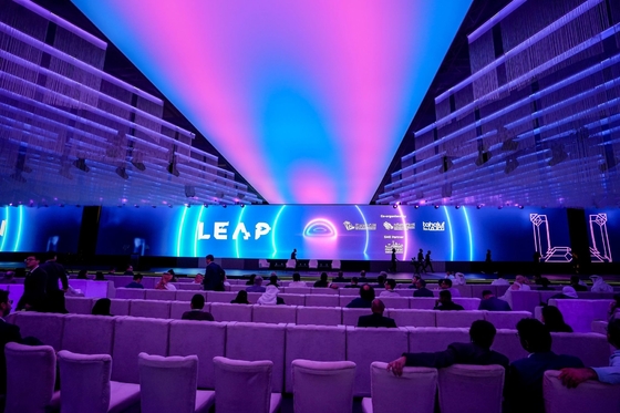 Écran en aluminium moulé sous pression étanche à l'eau Écran LED haute définition extérieur