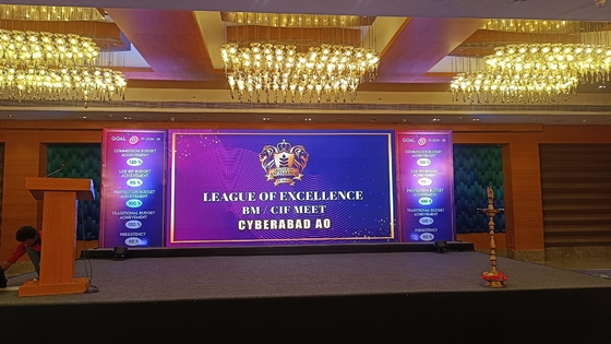 3840Hz High Refresh Indoor Full Color LED Display P2.5 2121 Taille de la lampe pour la publicité intérieure avec une distance de vision ≥ 0,5 m