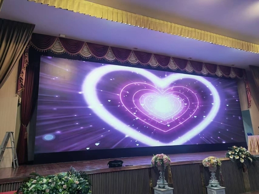 Fond de scène de l'événement Écran d'affichage vidéo LED 500*1000mm P3.91 avec 1000cd/m2 Luminosité et R Paramètre LED 625-630nm