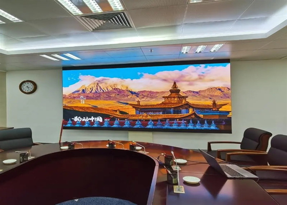 Installation fixe à l'intérieur du mur LED P5 avec un taux de rafraîchissement de 3840 Hz pour les salles de réunion