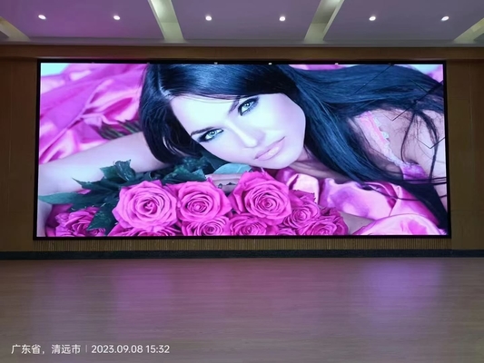 Affichage LED couleur intégrale à l'intérieur P2.5 avec et Consommation à la location avec armoire super mince et taux de rafraîchissement élevé 3840Hz