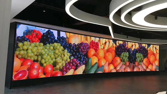 Affichage LED couleur intégrale à l'intérieur P2.5 avec et Consommation à la location avec armoire super mince et taux de rafraîchissement élevé 3840Hz