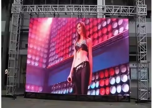 24 kg/m2 Voltage d'entrée 50/60 Hz Paroi vidéo LED pour des solutions publicitaires polyvalentes