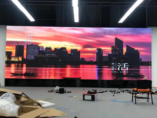 Affichage LED à couleur complète intérieur à haute luminosité P2.5 pour une publicité et des événements accrocheurs et percutants