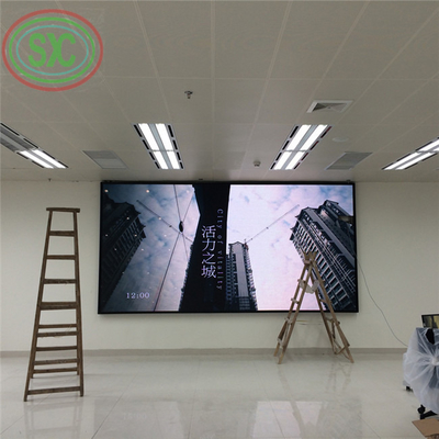 Affichage à LED en fer/matériel fondu en aluminium à couleur complète pour mur vidéo 7 ans de vie et 3 périodes Meilleur angle de vision 2m-10m