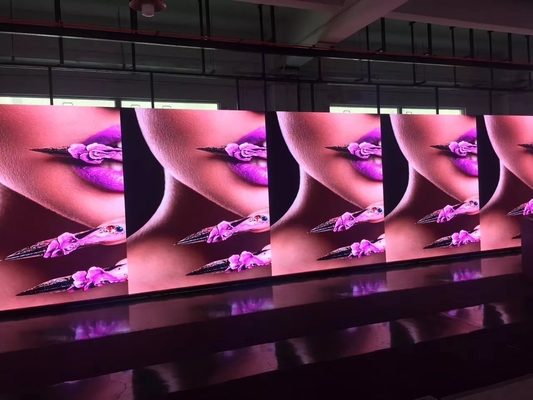 Écran d'aluminium moulé sous pression de stade Affichage LED plein couleur publicitaire extérieur 1/32 Mode de numérisation IP34
