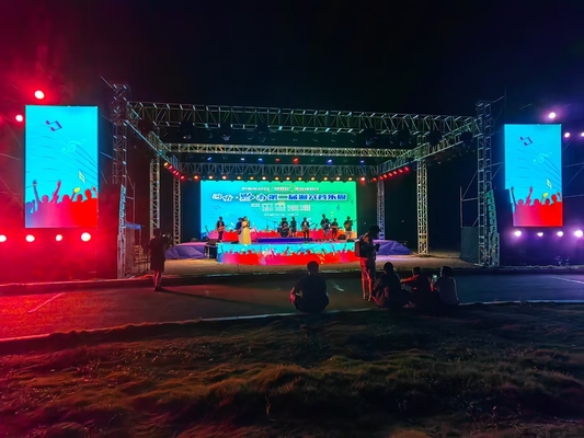 Écran LED suspendu à l' intérieur, écran de location à LED à couleur 3 ans de garantie