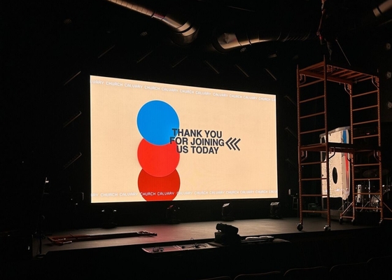 P4 Écran mural vidéo LED à l'intérieur en pleine couleur 80*40 Résolution de module Panneaux d'affichage publicitaires