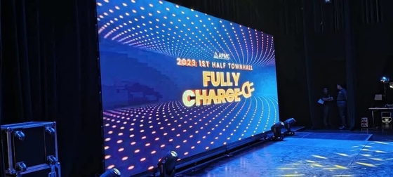 P4 Panneau d'aluminium intérieur HD Écran LED SMD imperméable à l'eau Panneau d'affichage 1R1G1B Écran mural vidéo à LED de location