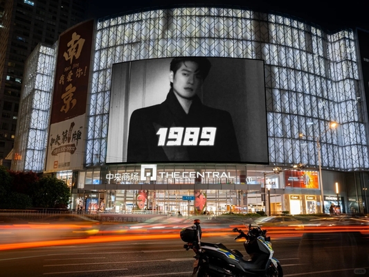 Grand P10 Panneau d'affichage LED à couleur complète Module d'écran à l'épreuve de l'eau Monture murale